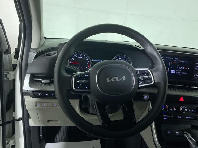 Photo of 2024 Snow White Pearl Kia Carnival