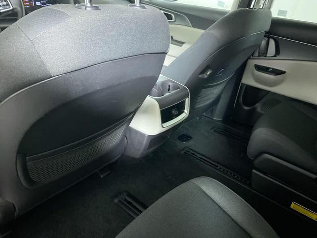 Photo of 2024 Snow White Pearl Kia Carnival