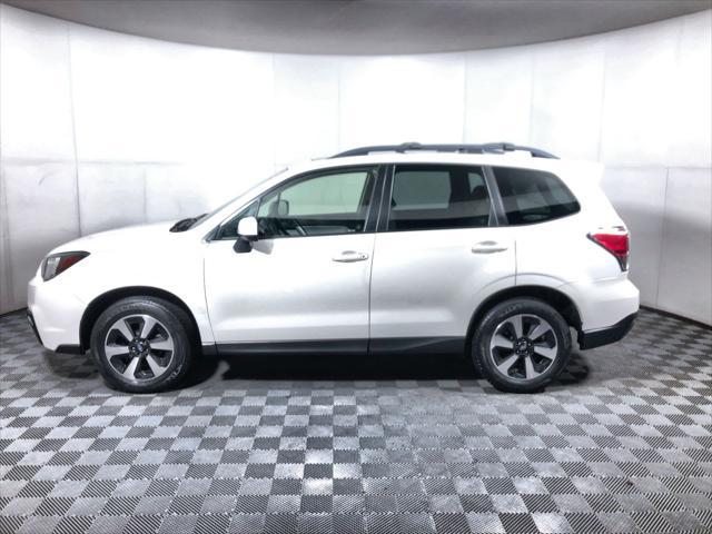 Photo of 2018 Crystal White Pearl Subaru Forester