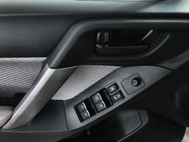 Photo of 2018 Crystal White Pearl Subaru Forester