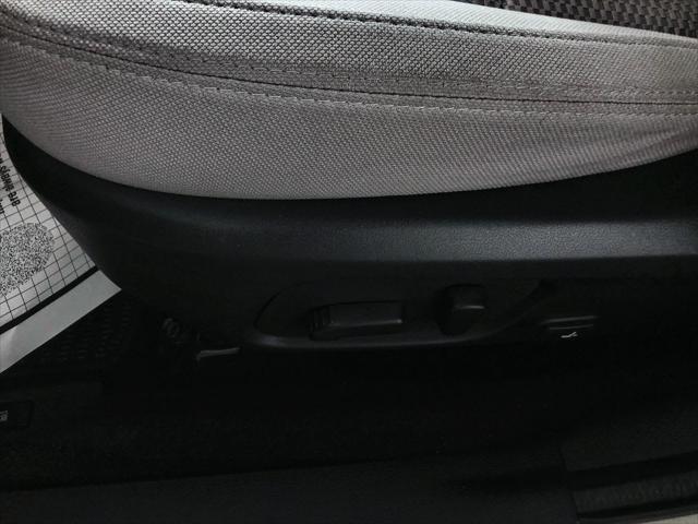 Photo of 2018 Crystal White Pearl Subaru Forester