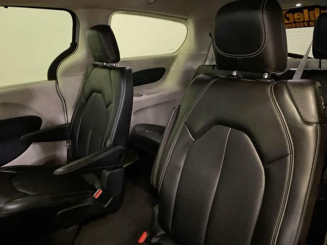 Photo of 2024 Silver Mist Clearcoat Chrysler Pacifica