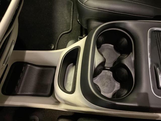 Photo of 2024 Silver Mist Clearcoat Chrysler Pacifica