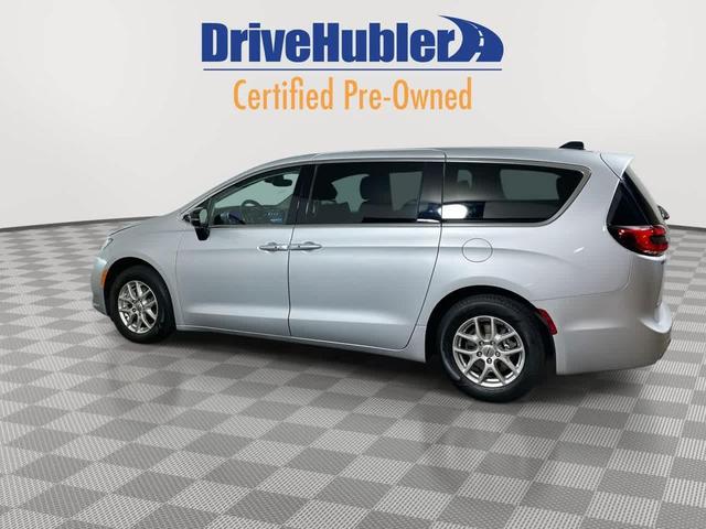 Photo of 2024 Silver Mist Clearcoat Chrysler Pacifica