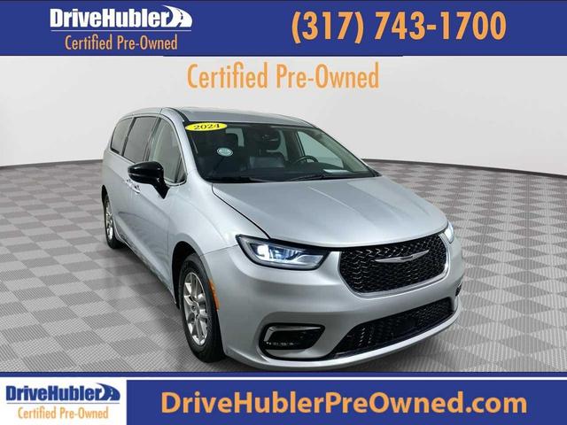 Photo of 2024 Silver Mist Clearcoat Chrysler Pacifica
