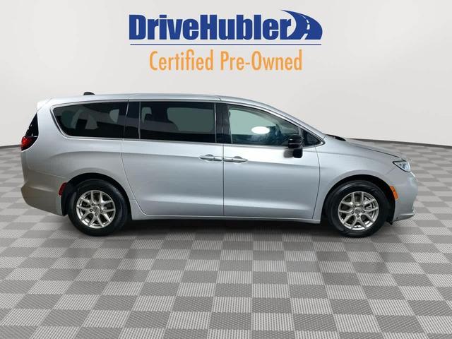 Photo of 2024 Silver Mist Clearcoat Chrysler Pacifica