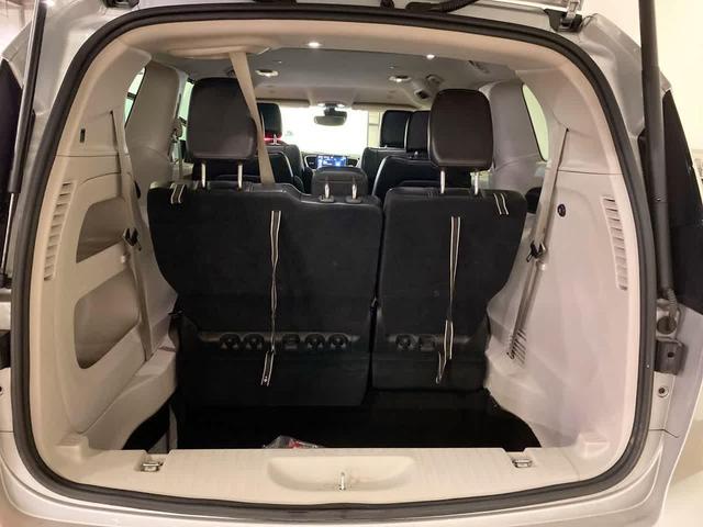 Photo of 2024 Silver Mist Clearcoat Chrysler Pacifica