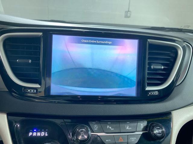 Photo of 2024 Silver Mist Clearcoat Chrysler Pacifica