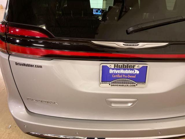 Photo of 2024 Silver Mist Clearcoat Chrysler Pacifica