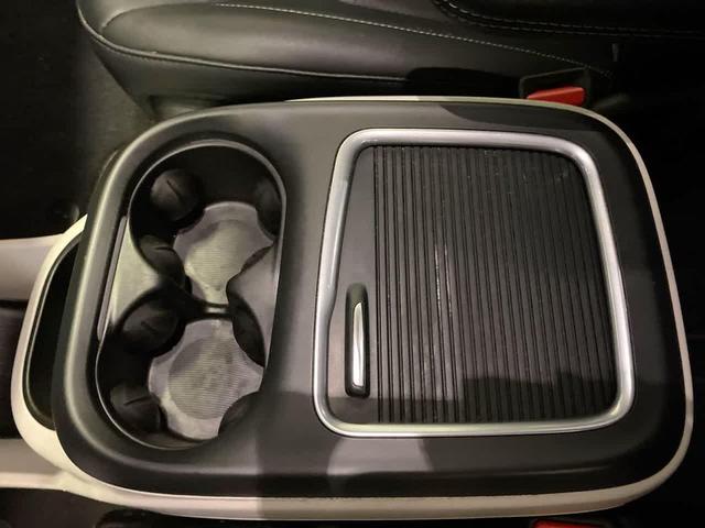 Photo of 2024 Silver Mist Clearcoat Chrysler Pacifica