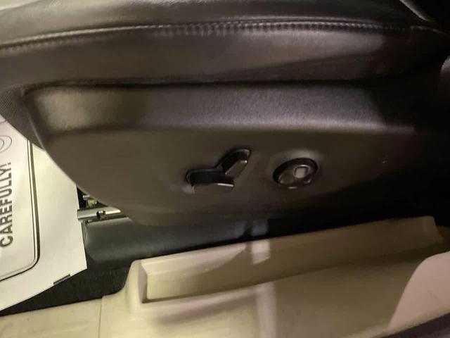 Photo of 2024 Silver Mist Clearcoat Chrysler Pacifica