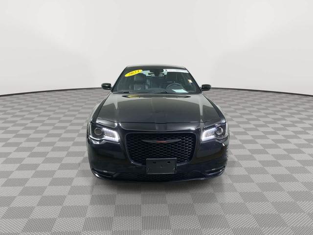 Photo of 2023 Gloss Black Chrysler 300