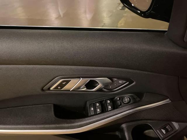 Photo of 2020 Jet Black BMW 330