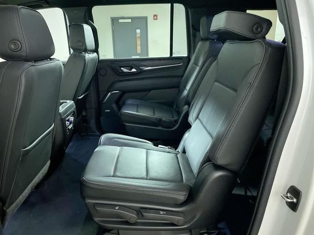 Photo of 2022 White Frost Tricoat GMC Yukon XL