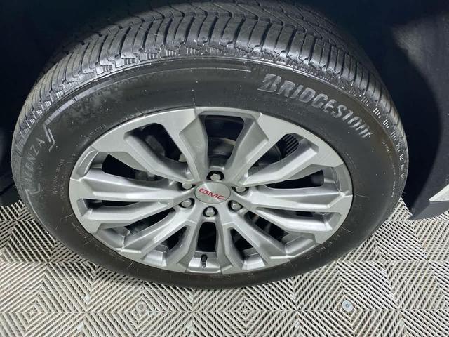 Photo of 2022 White Frost Tricoat GMC Yukon XL