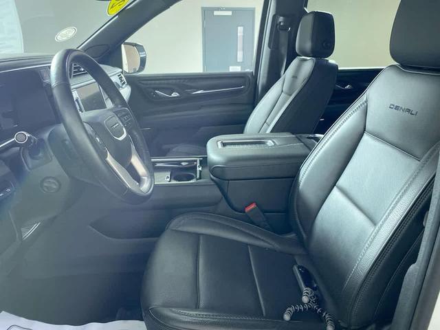 Photo of 2022 White Frost Tricoat GMC Yukon XL