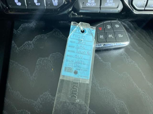 Photo of 2022 White Frost Tricoat GMC Yukon XL