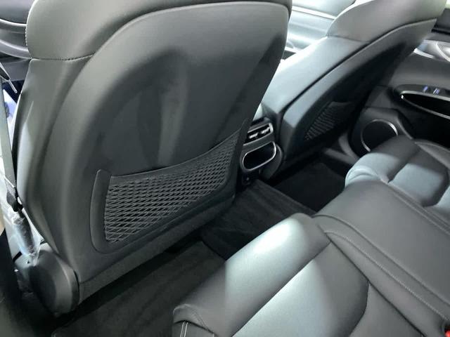 Photo of 2025 Vik Black Genesis GV70