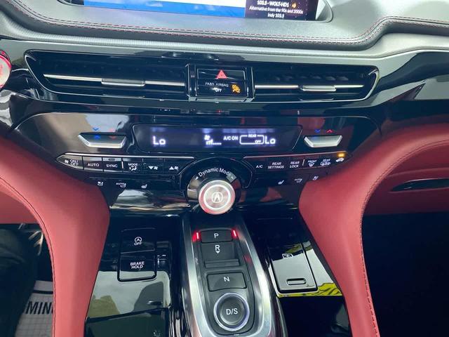 Photo of 2024 Majestic Black Pearl Acura MDX