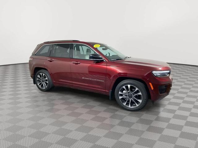 Photo of 2022 Velvet Red Pearlcoat Jeep Grand Cherokee