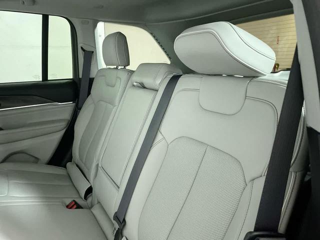 Photo of 2022 Velvet Red Pearlcoat Jeep Grand Cherokee