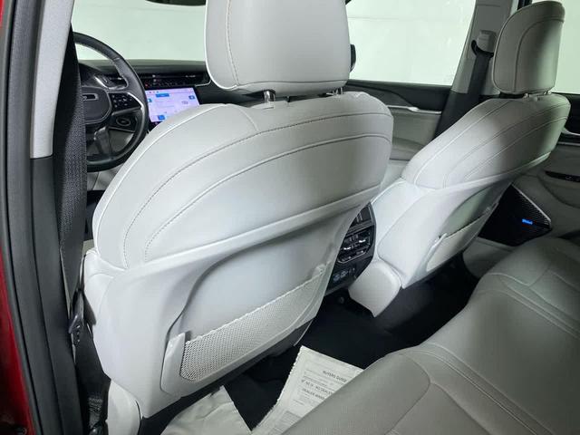 Photo of 2022 Velvet Red Pearlcoat Jeep Grand Cherokee
