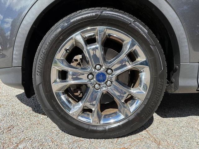 Photo of 2016 White Platinum Metallic Tri-Coat Ford Escape