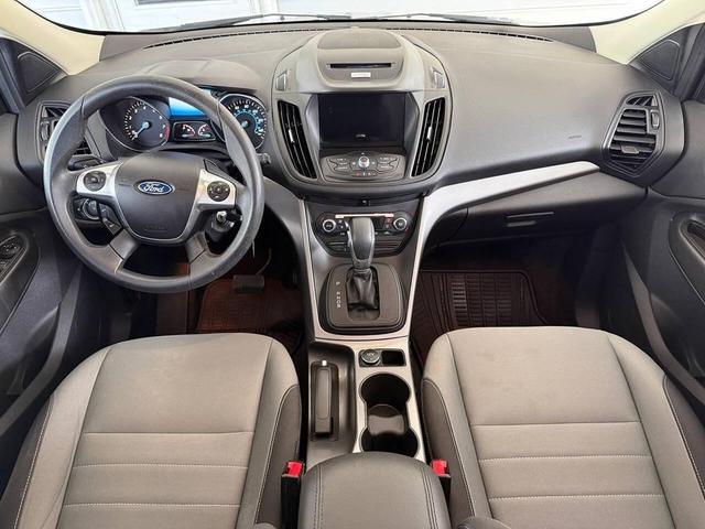 Photo of 2016 White Platinum Metallic Tri-Coat Ford Escape