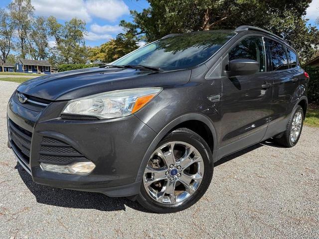 Photo of 2016 White Platinum Metallic Tri-Coat Ford Escape