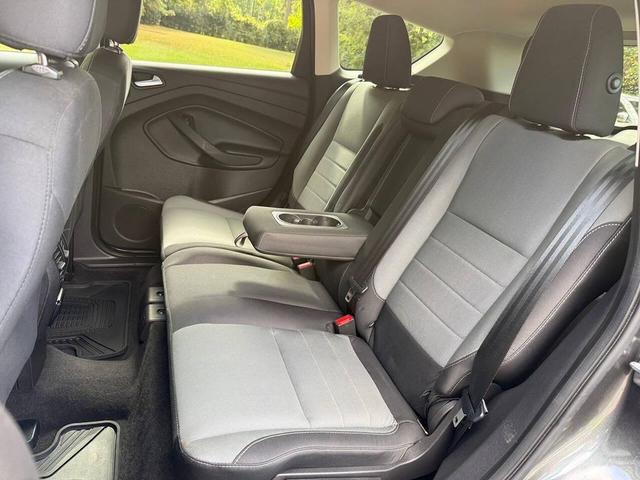 Photo of 2016 White Platinum Metallic Tri-Coat Ford Escape