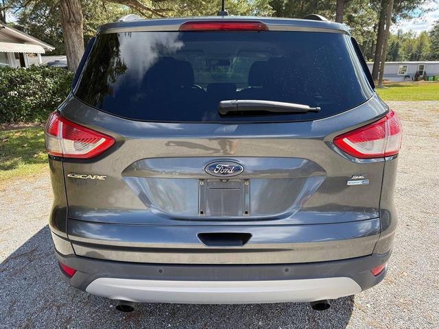 Photo of 2016 White Platinum Metallic Tri-Coat Ford Escape