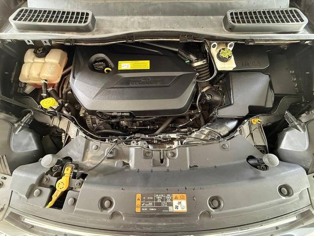 Photo of 2016 White Platinum Metallic Tri-Coat Ford Escape