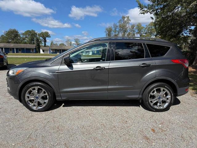 Photo of 2016 White Platinum Metallic Tri-Coat Ford Escape