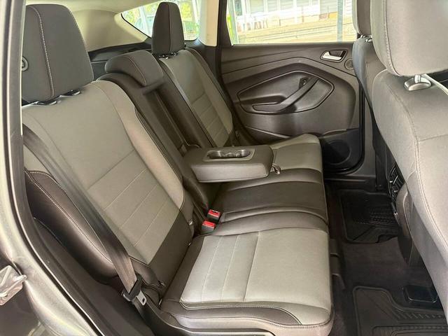 Photo of 2016 White Platinum Metallic Tri-Coat Ford Escape