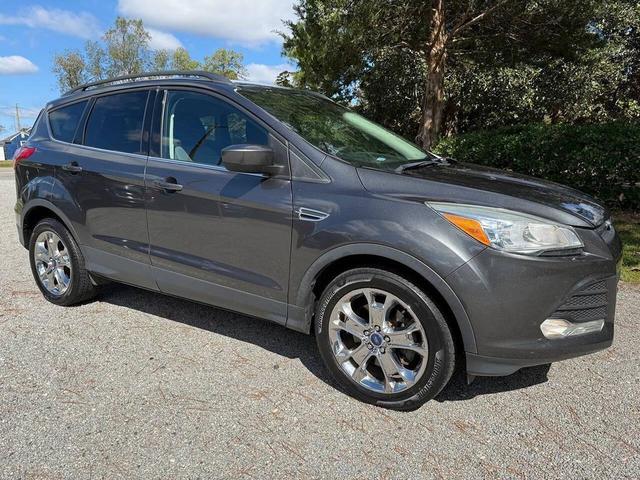 Photo of 2016 White Platinum Metallic Tri-Coat Ford Escape