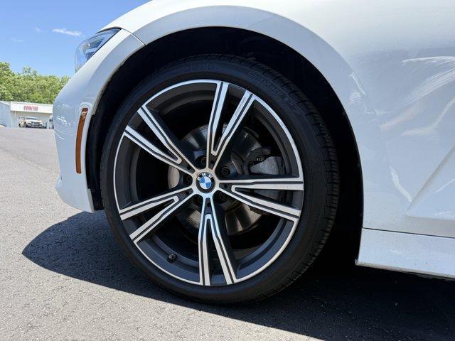 Photo of 2019 Alpine White BMW 330