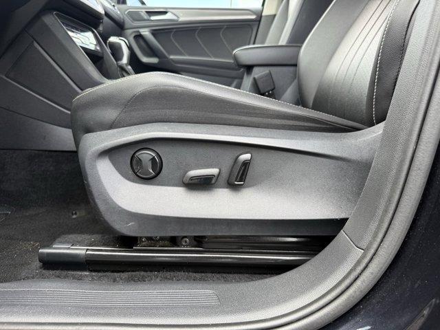 Photo of 2024 Deep Black Pearl Effect Volkswagen Tiguan