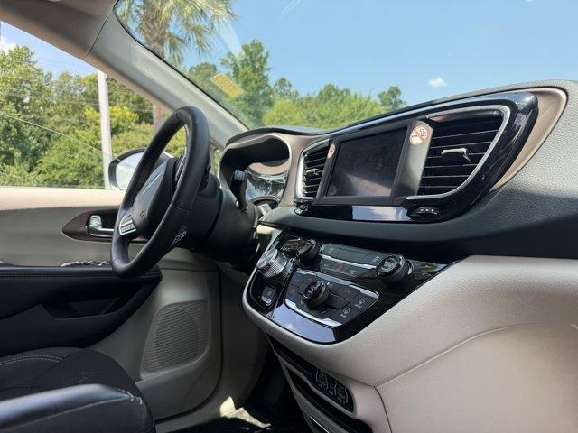 Photo of 2023 Bright White Clearcoat Chrysler Voyager