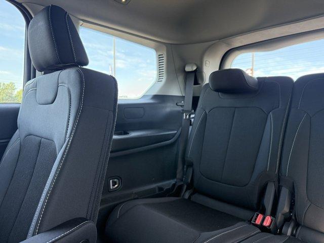 Photo of 2023 Silver Zynith Jeep Grand Cherokee L