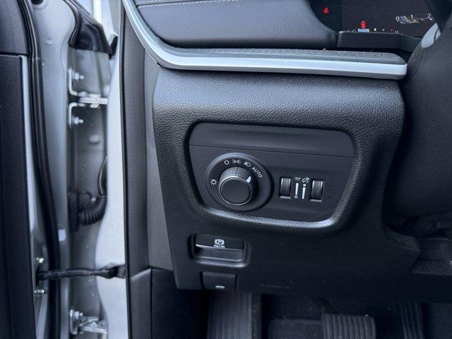 Photo of 2023 Silver Zynith Jeep Grand Cherokee L