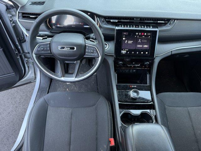 Photo of 2023 Silver Zynith Jeep Grand Cherokee L