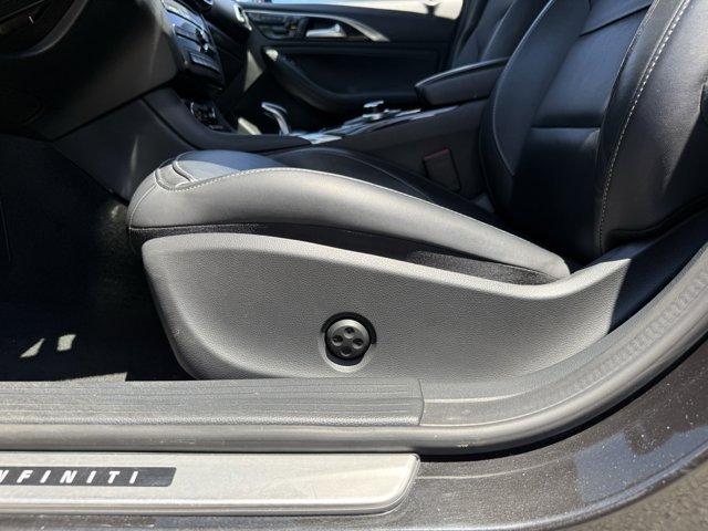 Photo of 2019 Pearlescent Black INFINITI QX30
