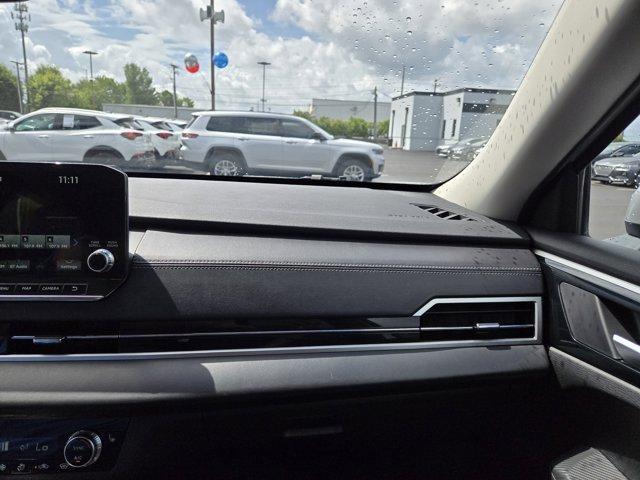 Photo of 2023 Silver Mitsubishi Outlander
