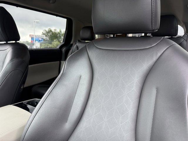 Photo of 2024 Flare Red Kia Carnival