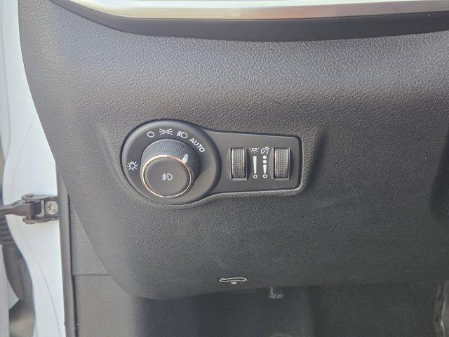Photo of 2024 Bright White Clearcoat Jeep Compass