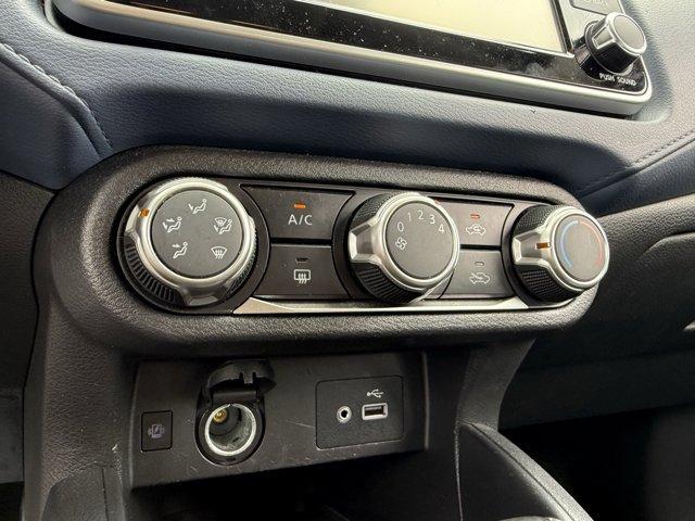 Photo of 2023 Brilliant Silver Metallic Nissan Versa