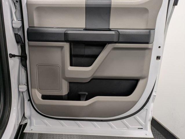 Photo of 2022 Oxford White Ford F-350