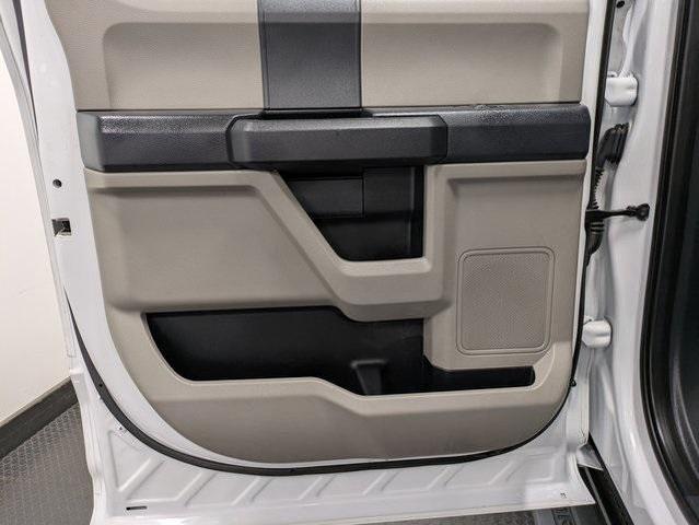 Photo of 2022 Oxford White Ford F-350