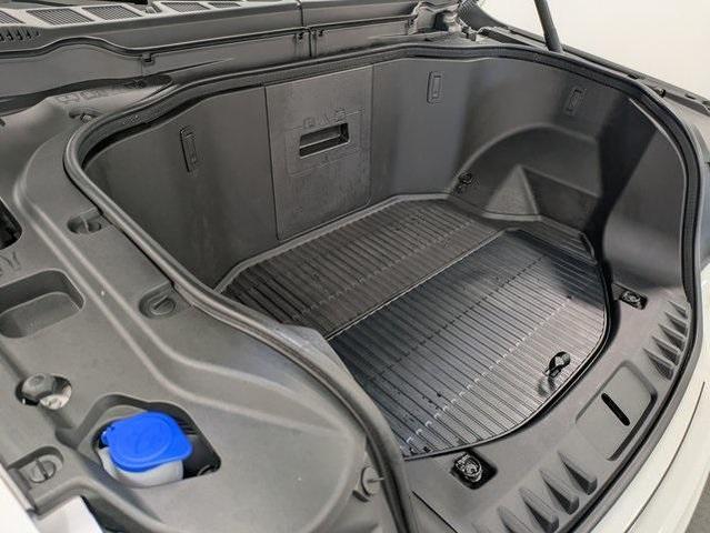 Photo of 2024 Star White Ford F-150 Lightning