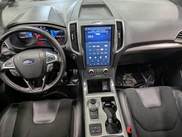 Photo of 2022 Agate Black Metallic Ford Edge